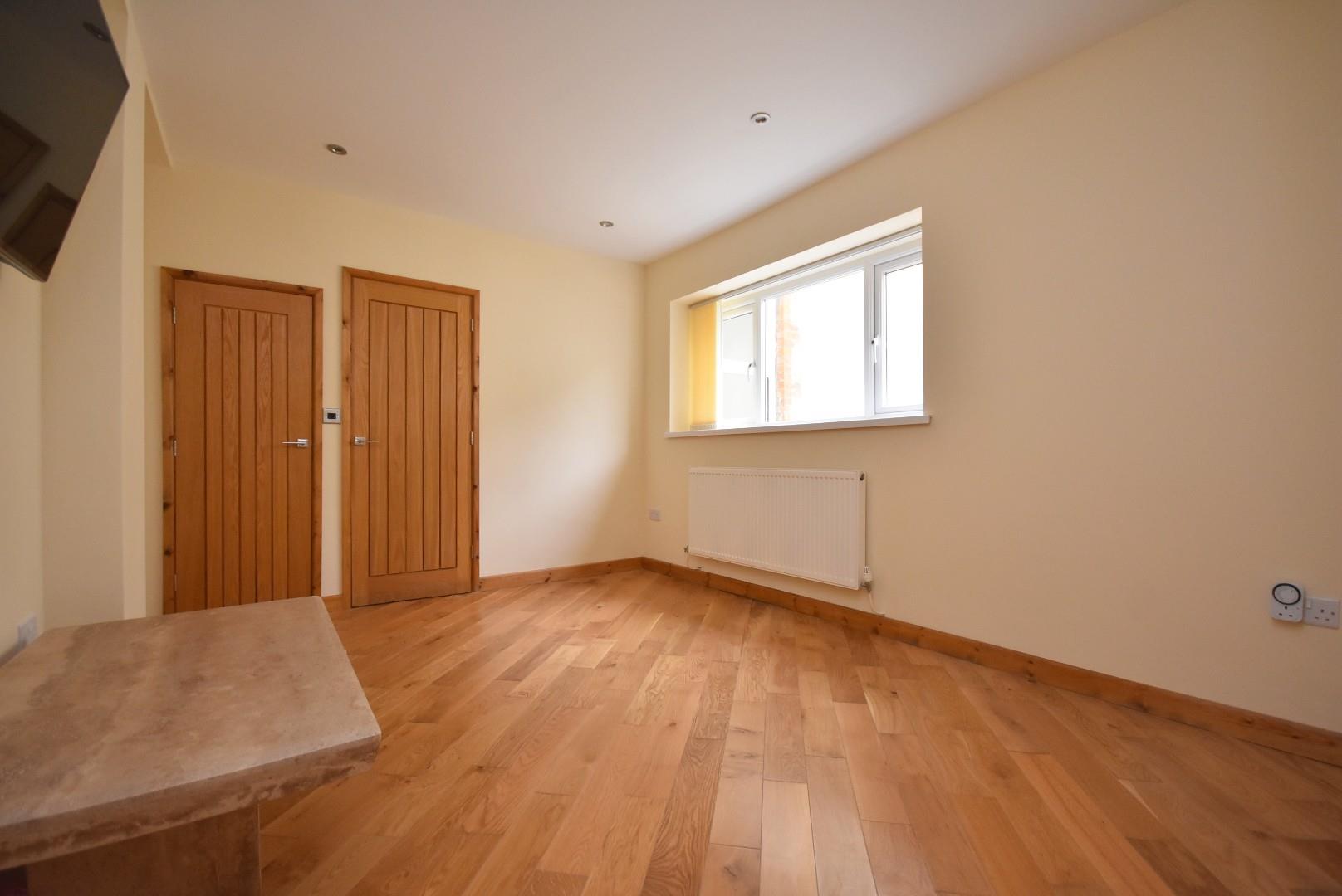 6 Railway Terrace, Penarth, CF64 2TT